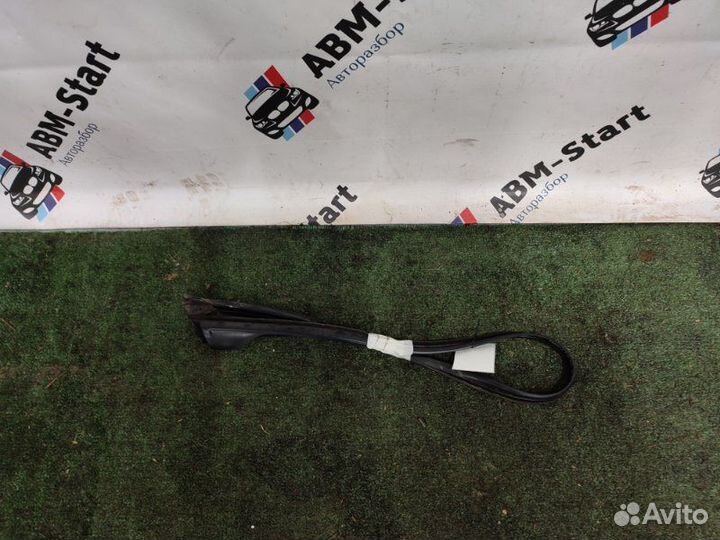 Уплотнитель стекла двери передний левый Bmw 535