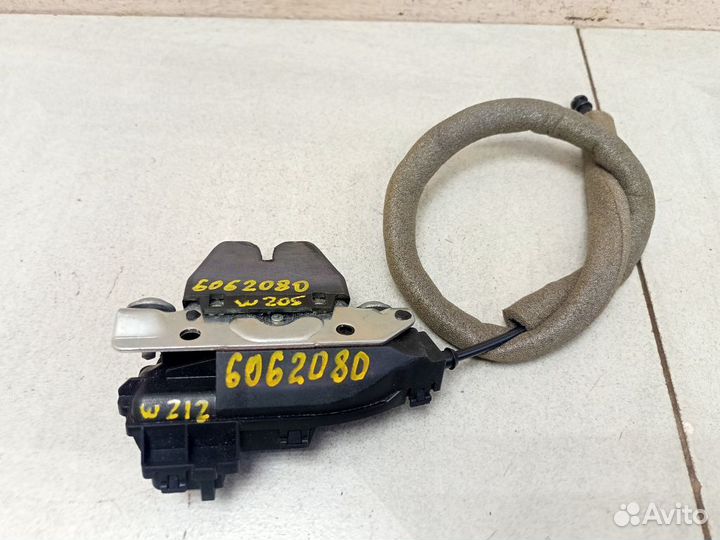 Замок багажника Мерседес