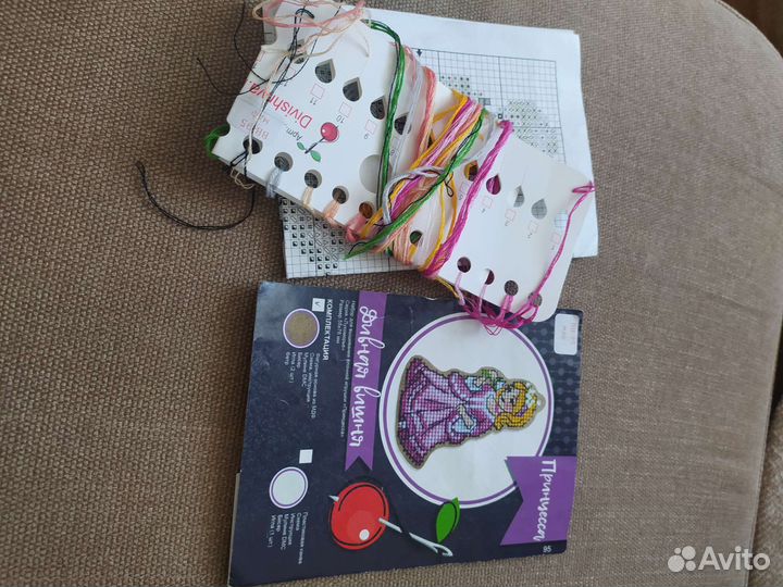 Остатки от набора для вышивания дивная вишня