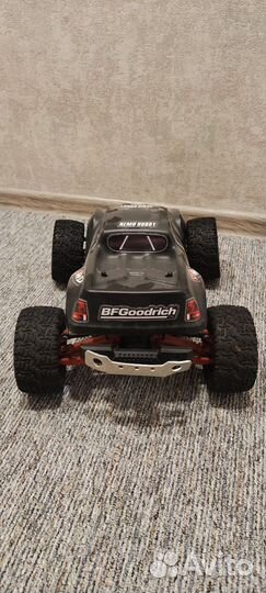 Машина на радиоуправлении 1 10