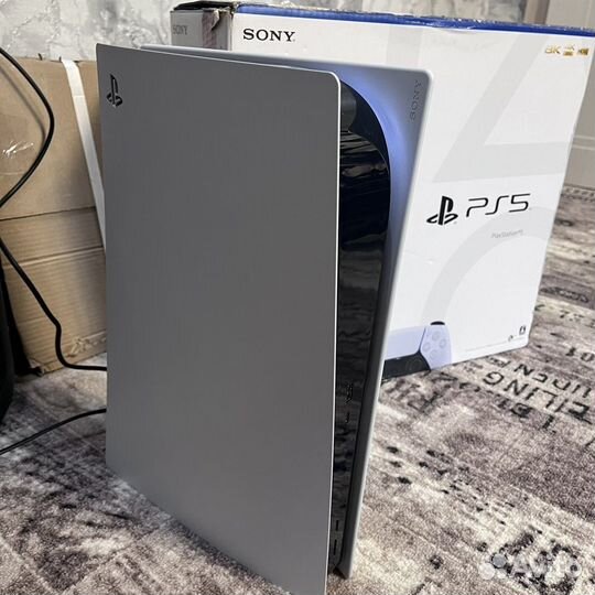 PlayStation 5 с двумя геимпадами