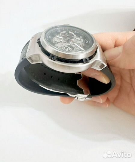 Наручные часы и наушники для Минь