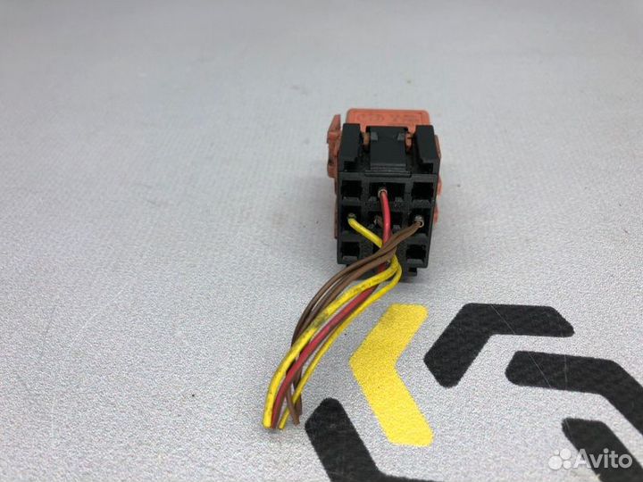 Реле CD-чейнджера Bmw X5 E53