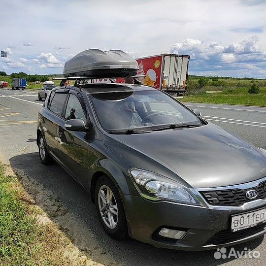Автомобильный багажник на крышу