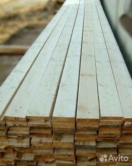 Доски лиственницы 35x140 мм, обработаны для защиты