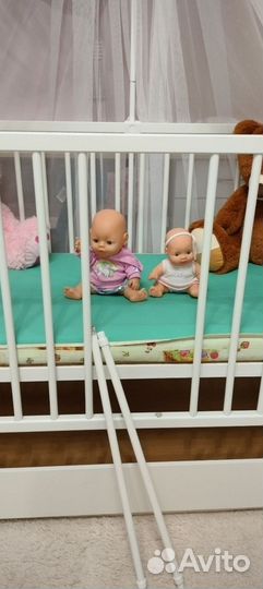 Детская кроватка с маятником