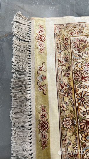 Ковер шелковый