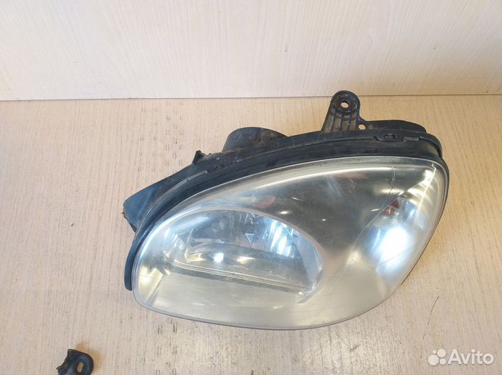 Фара левая Hyundai Santa Fe SM