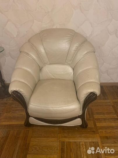 Кожаное кресло бу