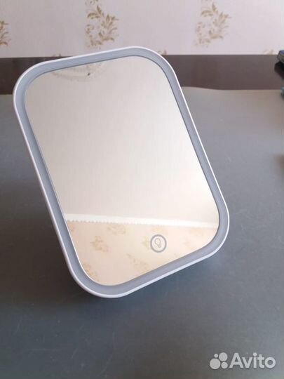 Зеркало косметическое с подсветкой