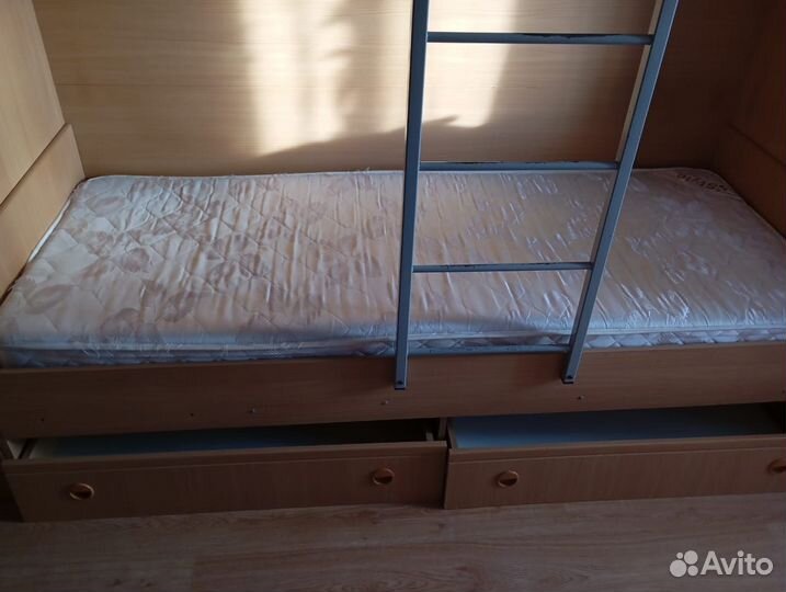Продам двухъярусную кровать