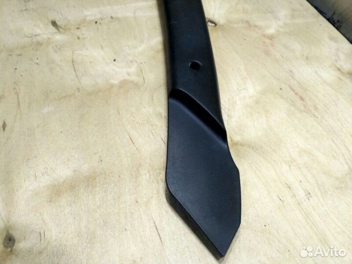 Накладка петли багажника левая Porsche Cayenne 4.5