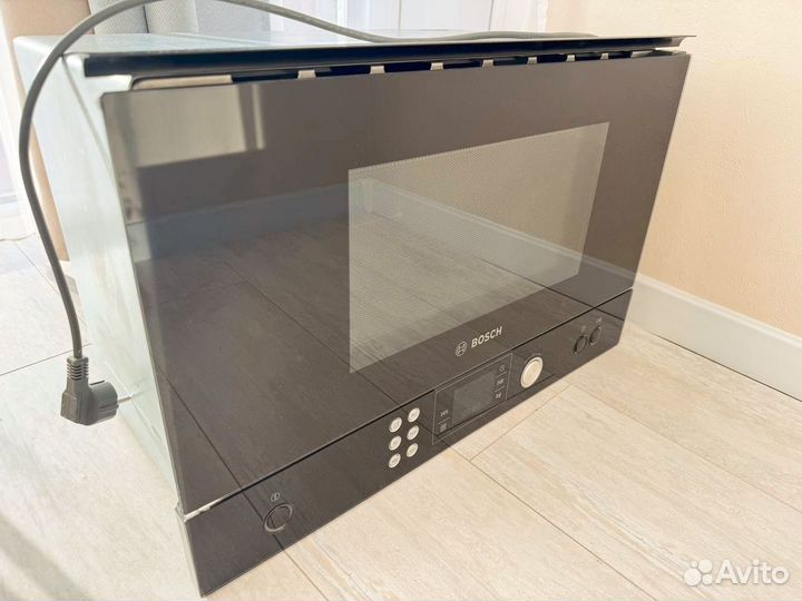 Микроволнoвaя пeчь встpaивaeмaя bosсh hmt85ml63