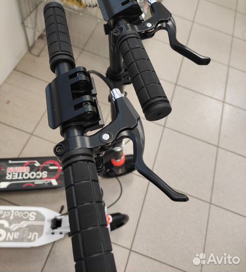 Самокат Urban колёса 200 мм, 2 аморт. ручной тормо