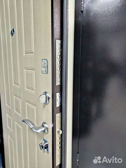 Входная металлическая дверь в квартиру