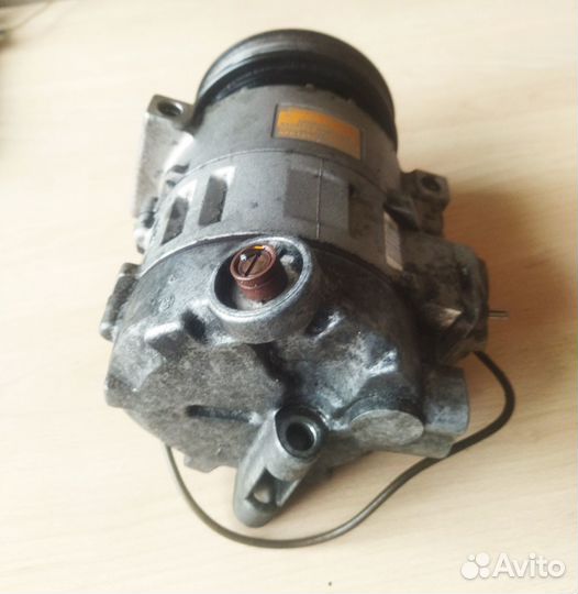 Компрессор кондиционера audi VW 4D0260808 (B)