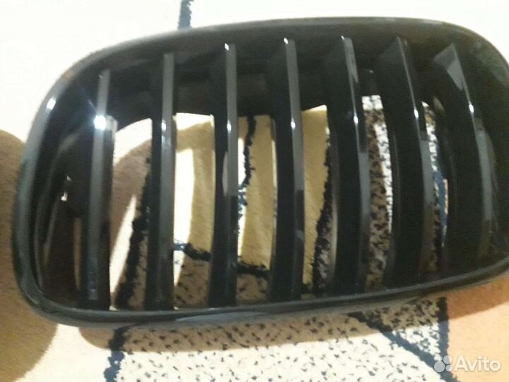 Пиредняя решотка чёрная