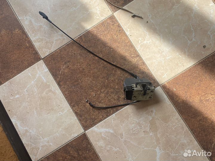 Замок двери задний левый Renault Megane 2