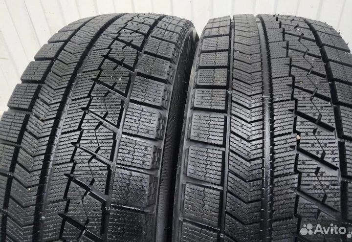 Bridgestone Blizzak VRX 235/40 R18
