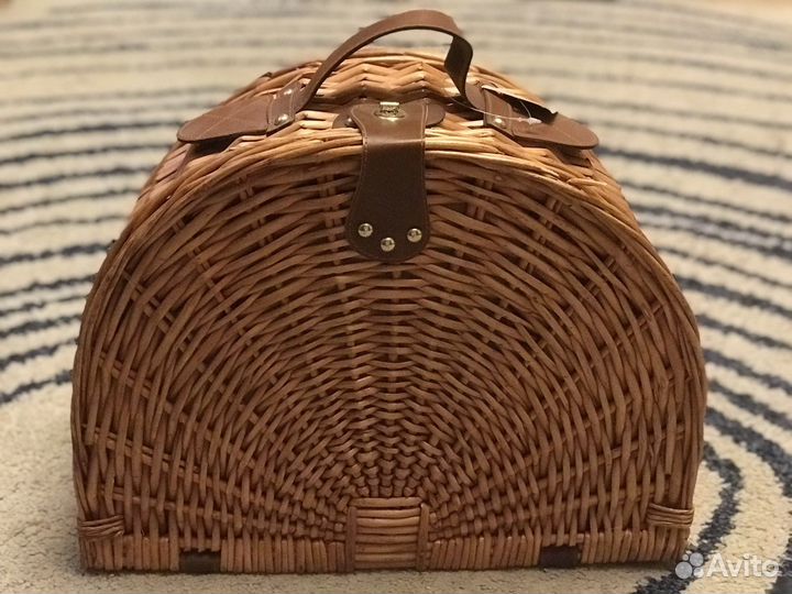 Корзина для пикника с посудой