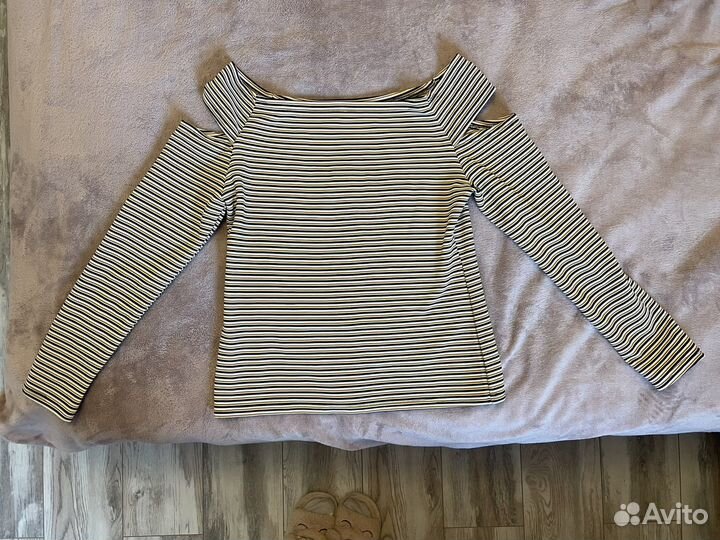 Кофта с открытыми плечами