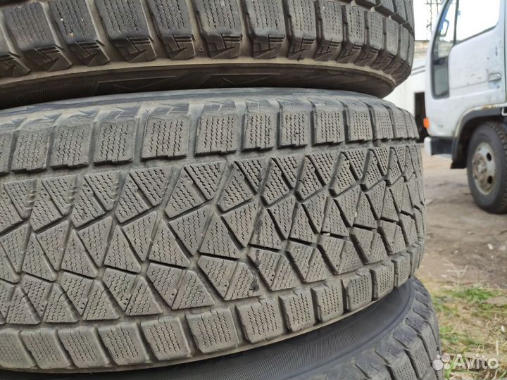 Bridgestone Blizzak DM-V2 235/65 R18