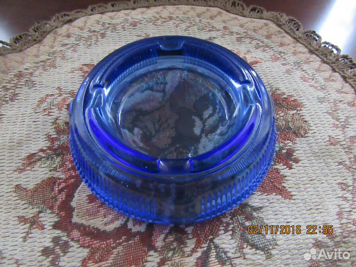 Пепельница из синего стекла
