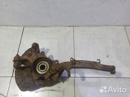 Кулак передний левый