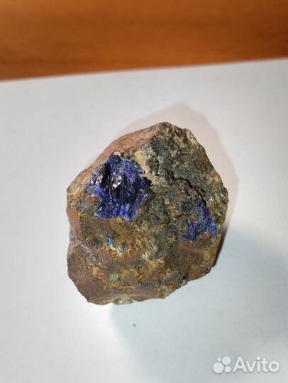 Кристалл азурита (заринит) в породе