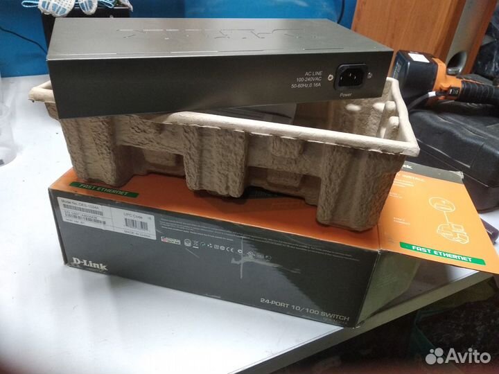 Продам Свич D-link DES-1024A