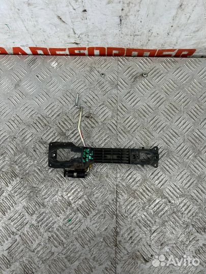 Кронштейн ручки двери передний левый Тойота Королл