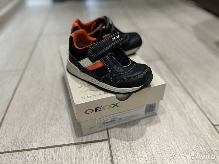 Кроссовки geox 24