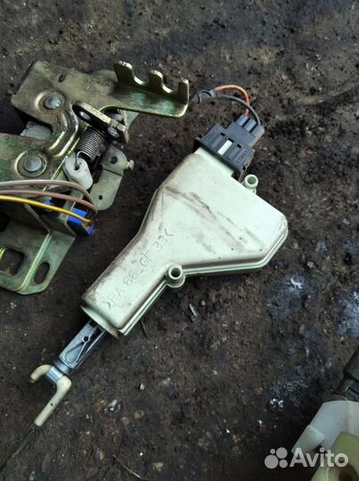 Замок багажника Форд Мондео 2