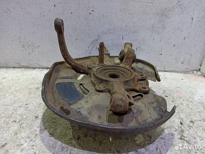 Кулак задний левый A1403504341