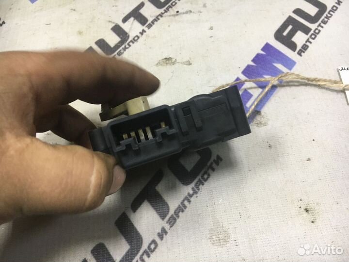 Моторчик заслонки отопителя Мазда сх-7