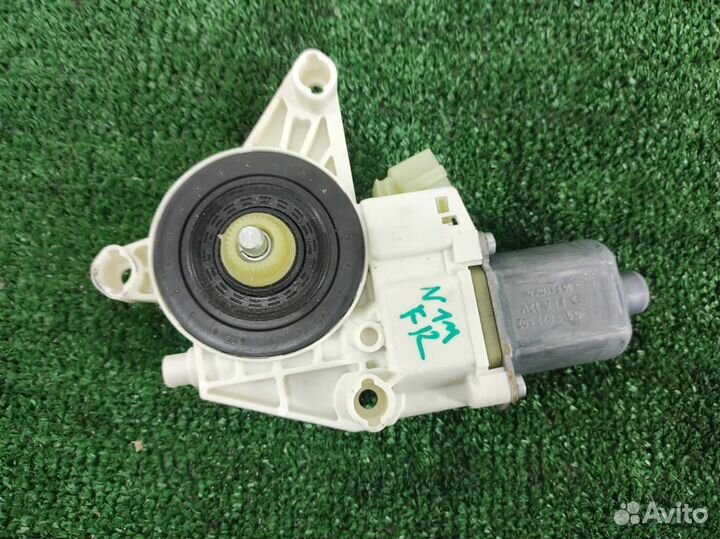 Мотор стеклоподъёмника передний правый Mercedes B