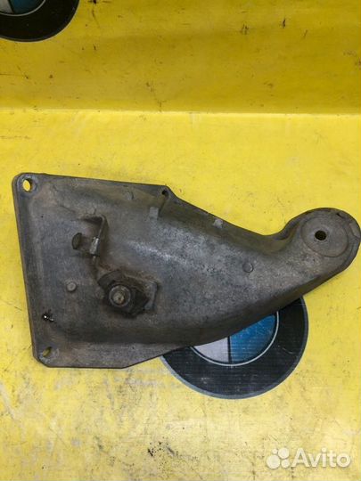 Кронштейн двигателя левый Bmw X5 E53 M57 3.0D 2003