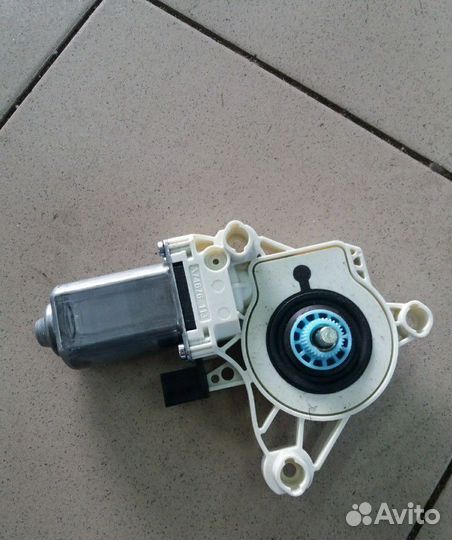 Моторчик стеклоподъемника передней правой двери VW