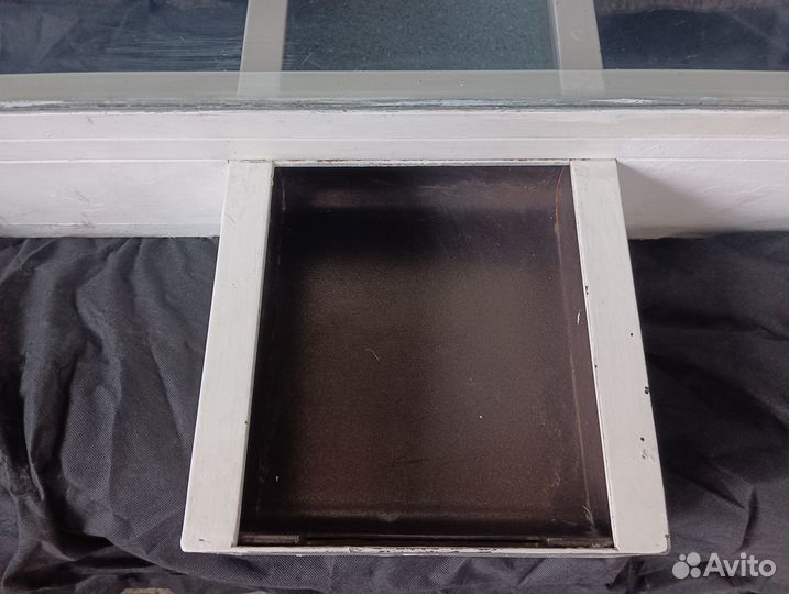 Передаточный лоток с кассовым окном