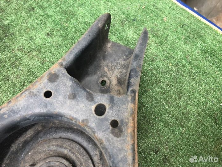 Рычаг подвески нижний задний правый Volkswagen