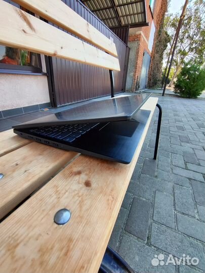 Большой, игровой ноутбук 17' на Core i7 и SSD