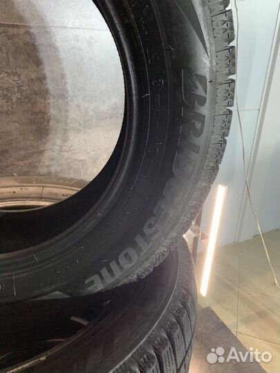 Bridgestone Blizzak Ice 215/55 R16