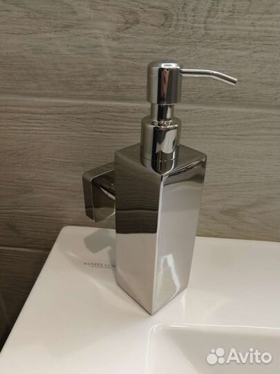 Дозатор для жидкого мыла