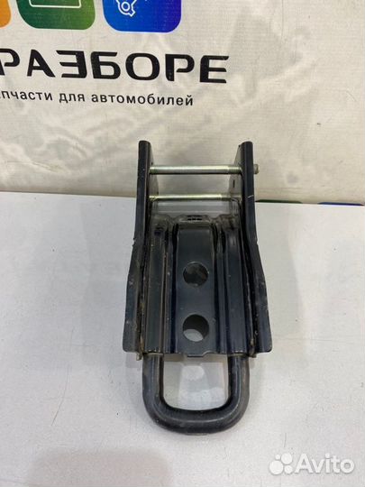 Петля буксировочная задняя Mitsubishi Outlander