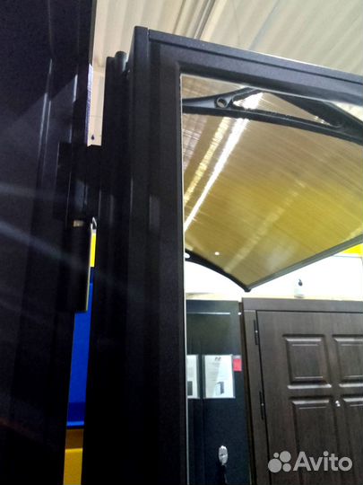 Дверь входная Графика с зеркалом