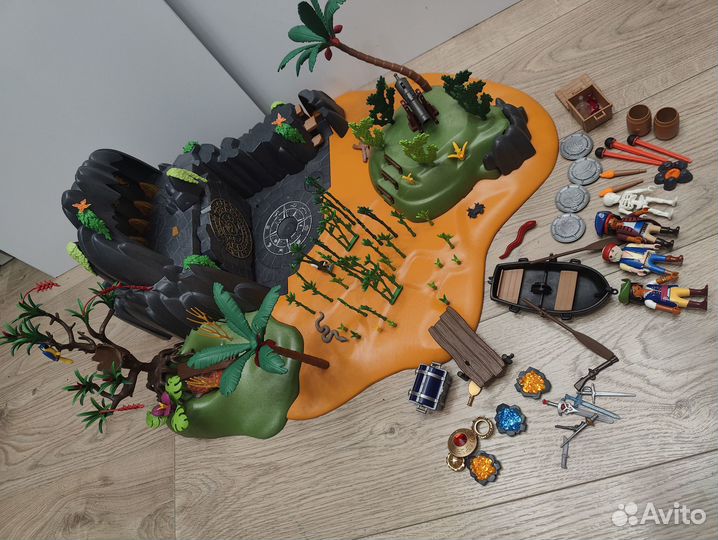 Огромный пиртский остров Playmobil