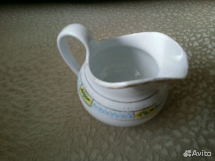 Молочник ф-ки Кузнецова М.С.фарфор, конец 19в