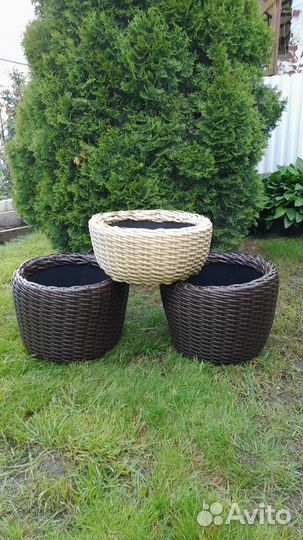 Кашпо из искусственного ротанга