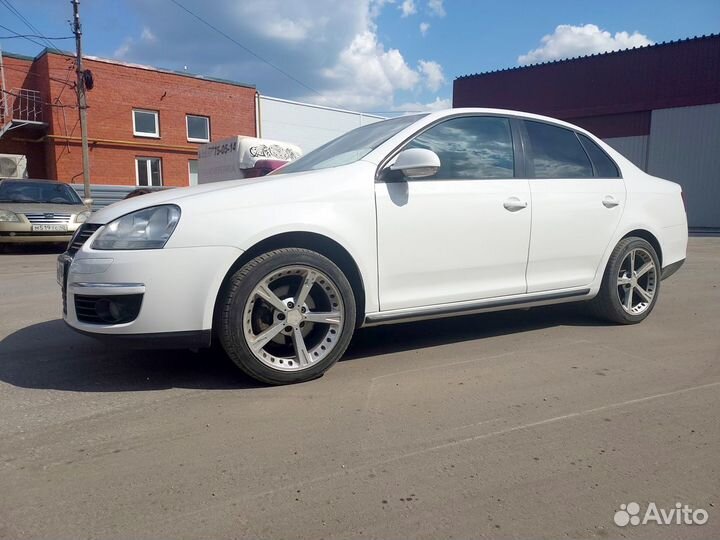 Volkswagen Jetta 1.6 AT, 2009, 175 000 км