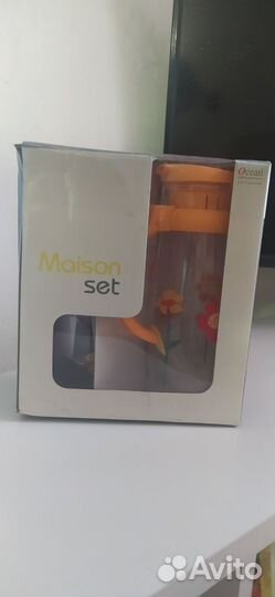 Кувшин со стаканами